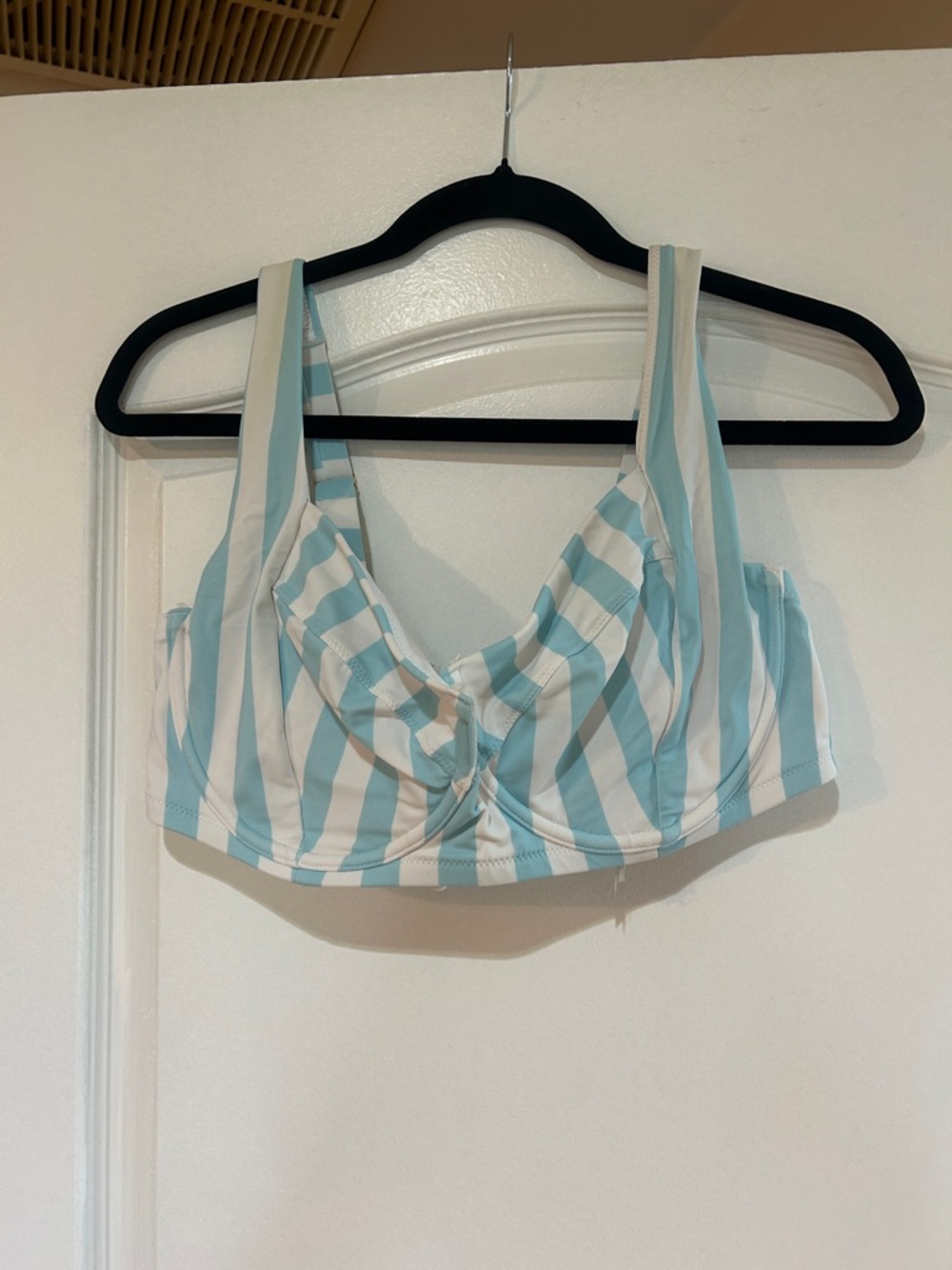 Victoria's Secret Light Blue and White Striped Bikini Top size 38Ddd